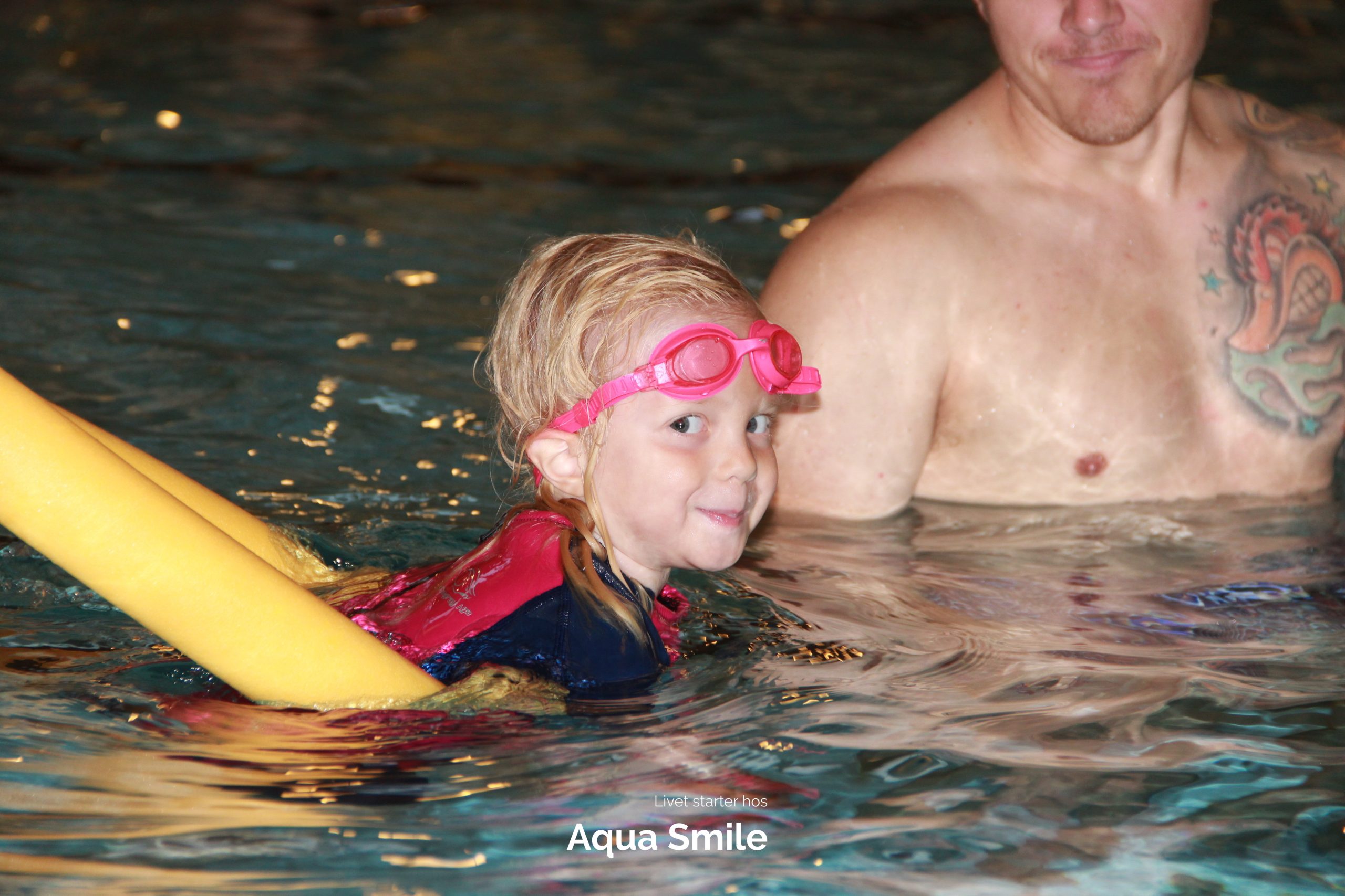 Kom og giv dit barn/børn en enestående oplevelse til Plask & Leg 2-5 år (med forældre) hos Aqua Smile. Du får det ikke bedre...